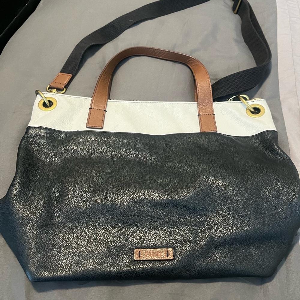 Vintage Fossil Black Pebbled Leather Bag with Tan Logo Patch